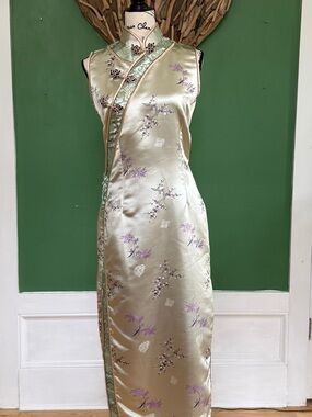Silk Embroidered Sleeveless Cheongsam Dress - Light Gold with Lavender Accents